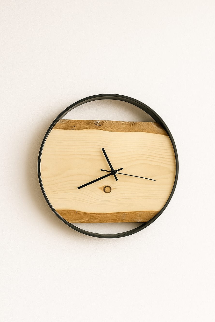 orologio in pino cembro